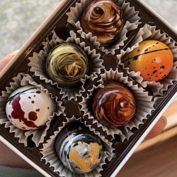 Donovan Family Confections - Box of 6 bonbons - Chocolatiers & Shops Near Me - Wallingford, Connecticut