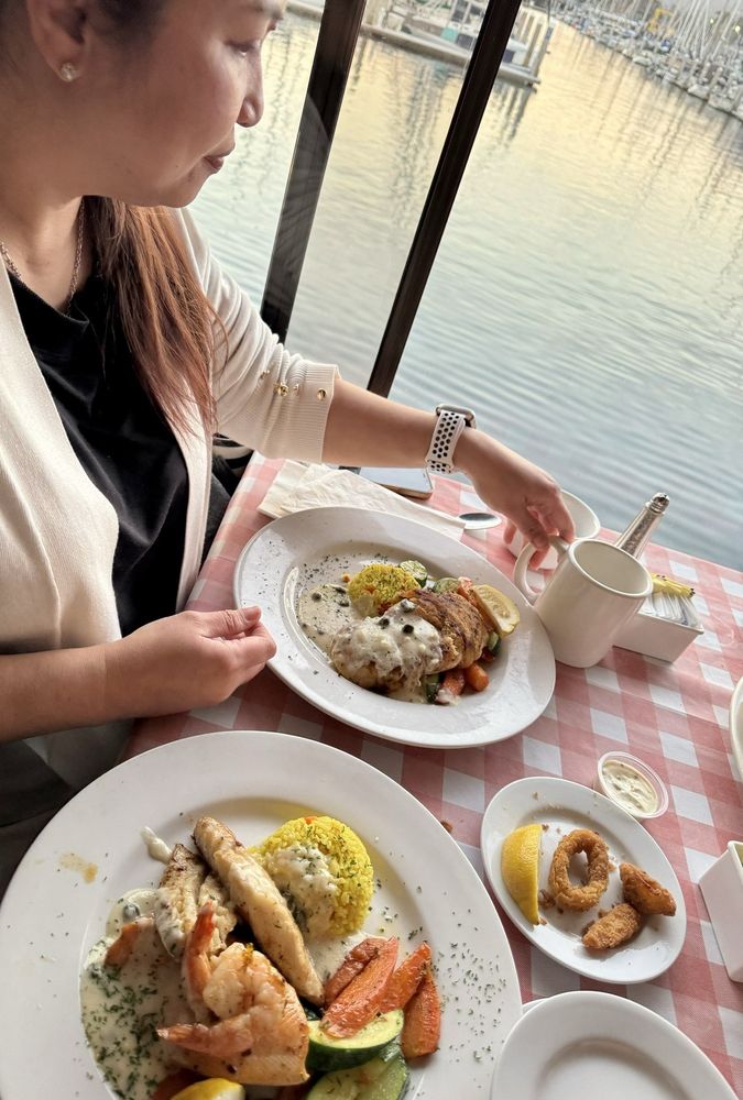 CRAB LOUIE’S BISTRO Updated October 2024 576 Photos & 706 Reviews