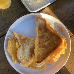 Hindsight Cafe - Look at that cheese crust