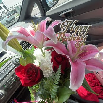 Mendez Flowers - Pink lilies and red roses - Florists Near Me - Fresno, California Mendez Flowers - Pink lilies and red roses - Florists Near Me - Fresno, California