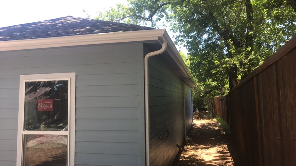 Slide of Black Diamond Seamless Gutter