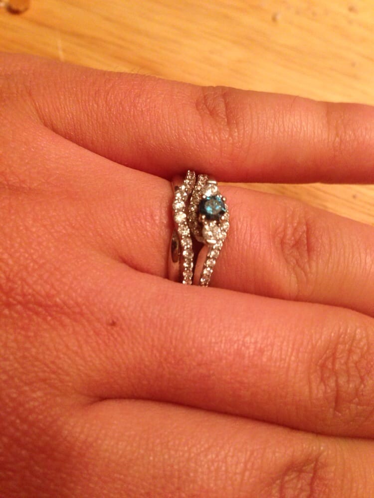 ZALES Updated October 2024 12 Reviews 8700 NE Vancouver Mall Dr