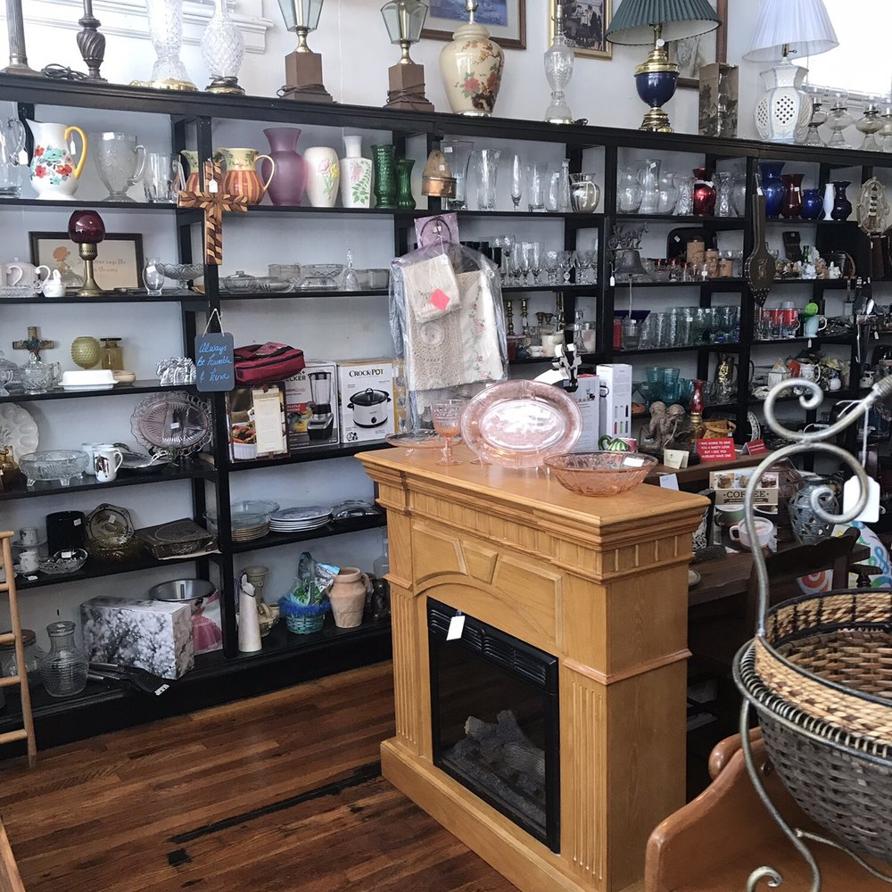 Janet’s Treasures - Glassware and knick knacks - Used, Vintage & Consignment Near Me - Goochland, Virginia