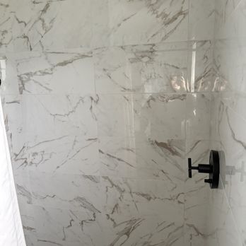 Seaway Inn - Shower inside the room - Hotels Near Me - Santa Cruz, California