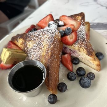 Martha's - French Toast - American Near Me - Hermosa Beach, California