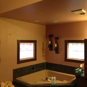 Rock Cottage Gardens - Hot tub area in unit #3. - Hotels Near Me - Eureka Springs, Arkansas