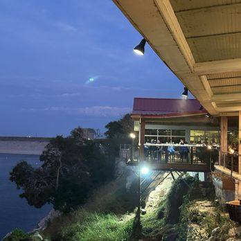 Dead Fish Grill - Outdoor patio deck - American Near Me - Belton, Texas