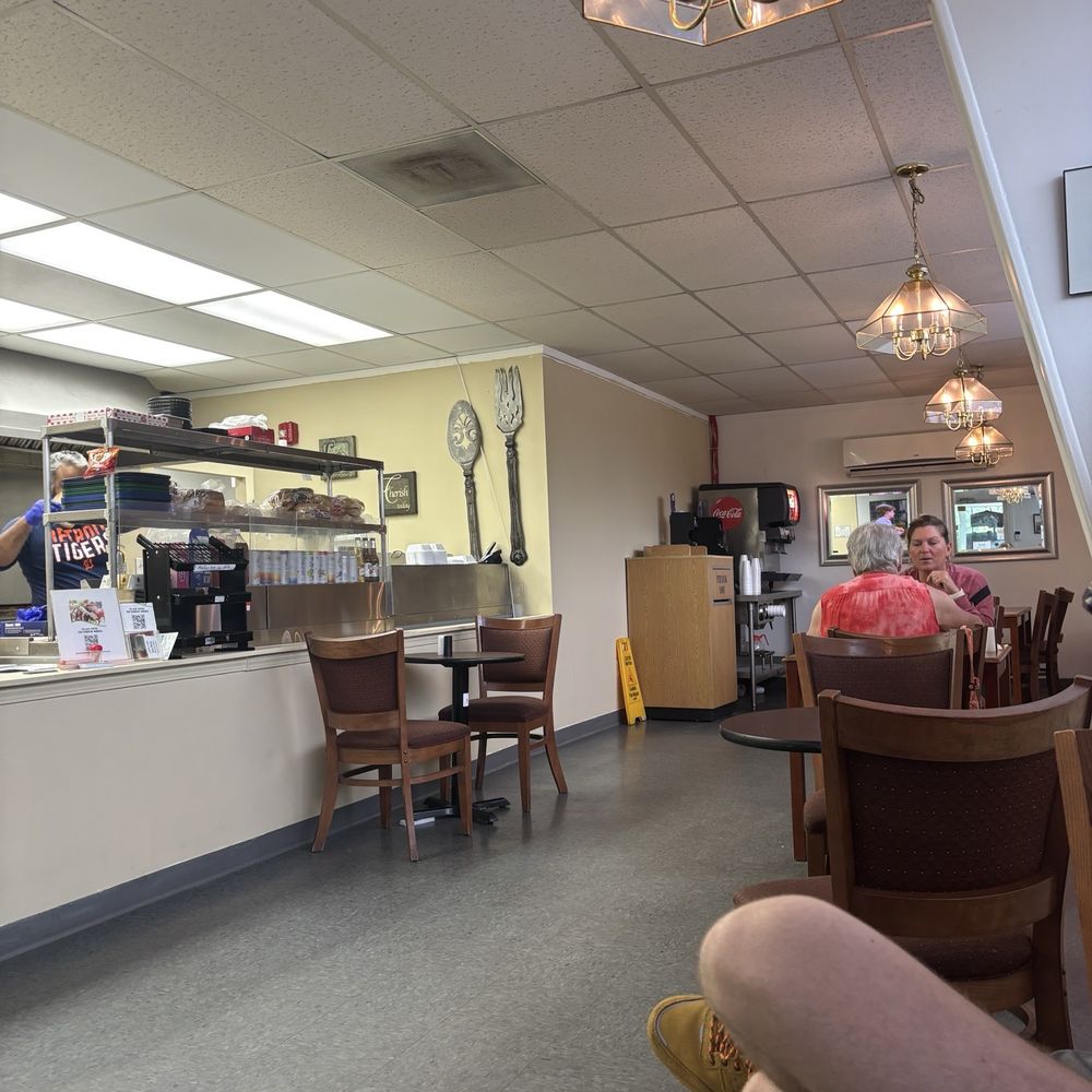 Birch Run Deli - Interior - Sandwiches Near Me - Birch Run, Michigan