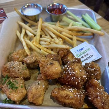 Twin Peaks - Wings - New American Near Me - Reno, Nevada