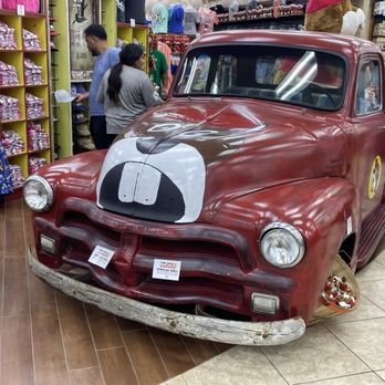 Buc-ee's - Interior decoration - Gas Stations Near Me - Terrell, Texas