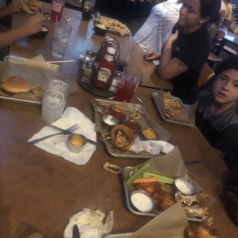 Buffalo Wild Wings - American Near Me - Goodyear, Arizona