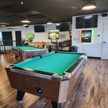 The Jolly Roger Restaurant and Bar - Upstairs - Steakhouses Near Me - Kill Devil Hills, North Carolina