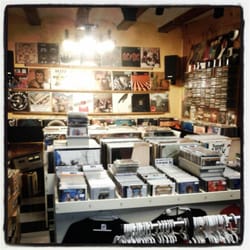 Devil Records - Un montón de vinilos