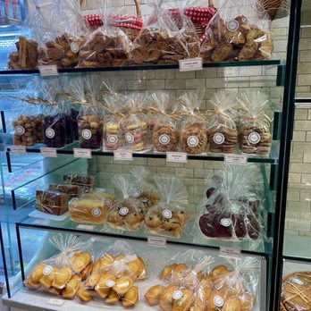 Cafe Trois - Grab and go cookies area - Coffee & Tea Near Me - Tenafly, New Jersey