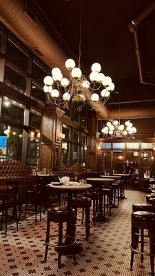 D4 Irish Pub & Cafe by null