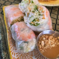 Basil Cafe Thai Cuisine - Shrimp spring rolls