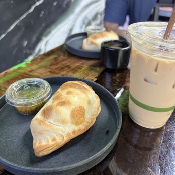 Tellus Coffee - Chicken Empanada, Iced Vanilla Latte & Espresso - Coffee Roasteries Near Me - Danville, California
