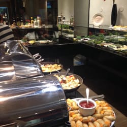 Buzin - Comida excelente, bastante variedade, preço razoável... Sobremesas caras!!! Ambiente gostoso