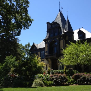 Beringer Vineyards - Beautiful grounds! - Wineries Near Me - St. Helena, California