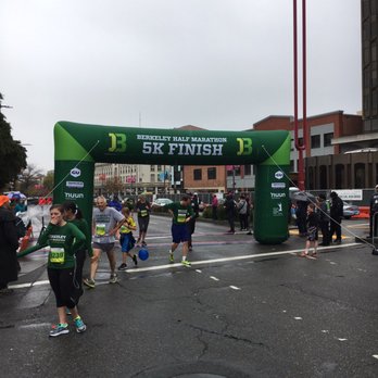 Berkeley Half Marathon - 5K Finish Line in the rain!! - Races & Competitions Near Me - Berkeley, California