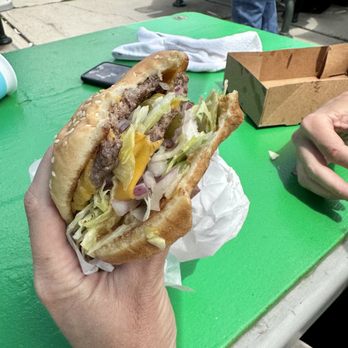Burger Barn - Cheeseburger, it was very good . - Burgers Near Me - Bridgeport, California
