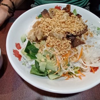 Pho 19 - Spring roll noodle salad with pork - Hawaiian Near Me - Hilo, Hawaii Pho 19 - Spring roll noodle salad with pork - Hawaiian Near Me - Hilo, Hawaii