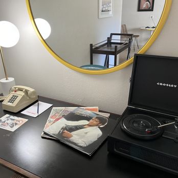 White Sands Hotel - Turntable - Hotels Near Me - Honolulu, Hawaii