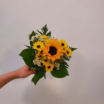 Bethpage Florist - SMALL HAND-TIED BOUQUET - Florists Near Me - Bethpage, New York Bethpage Florist - SMALL HAND-TIED BOUQUET - Florists Near Me - Bethpage, New York