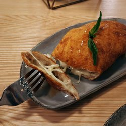 Cheese pizza fritta, came with two.