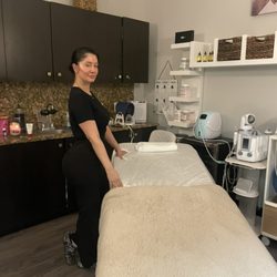 Mimi's Spa Facial + Head Spa - Esthetician Mehtap nickname Mimi specialize in anti, ageing skin and hair grow correct in skin tone