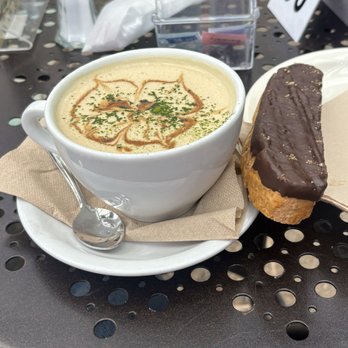 Urth Caffé - Caffé Pistacchio Latté Small and biscotti. - Breakfast & Brunch Near Me - Santa Monica, California