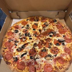 XL Cheese Pizza - 16" X-Large (12 Slices) with pepperoni mushrooms and garlic