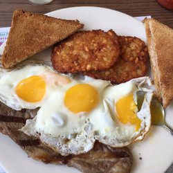 Airport Diner - THIS PLATE WAS $10. Not a special... It's in the menu. $10. Amazing.