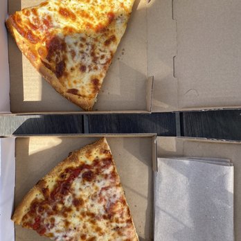 Zachary's Chicago Pizza - Classic cheese pizza - Pizza Near Me - Berkeley, California