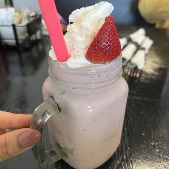 Liguez - Strawberry Milkshake - Breakfast & Brunch Near Me - Waukegan, Illinois Liguez - Strawberry Milkshake - Breakfast & Brunch Near Me - Waukegan, Illinois
