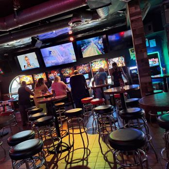 Juke Joint Bar - people playing video games - Dive Bars Near Me - Anaheim, California Juke Joint Bar - people playing video games - Dive Bars Near Me - Anaheim, California