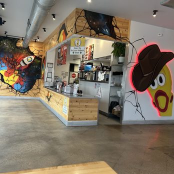 Dave's Hot Chicken - Inside - Chicken Shop Near Me - Dallas, Texas