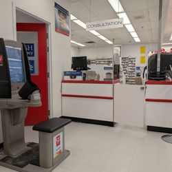 Shoppers Drug Mart - Waiting for my vaccination shot