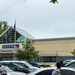 Goodwill Industries of the Columbia Willamette - Reminds me of a CarMax