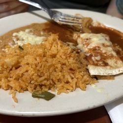 Valle Escondido - Lunch enchilada, the taco didn't last long enough for the photo.
