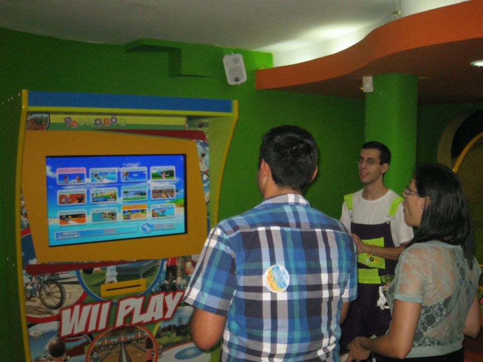 Peekaboo Buffet Infantil e Teens