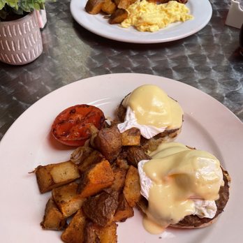 Oliver's Bistro - Brunch The All American Breakfast  Brunch Eggs Benedict with Country Sausage - Breakfast & Brunch Near Me - Miami Beach, Florida