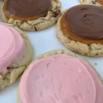 Crumbl - Overland Park - Frosted sugar cookie and Twix! - Bakeries Near Me - Overland Park, Kansas Crumbl - Overland Park - Frosted sugar cookie and Twix! - Bakeries Near Me - Overland Park, Kansas