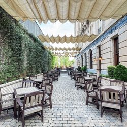 The Esquire Hotel Downtown Gastonia, Ascend Hotel Collection - Outside seating