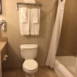Holiday Inn & Suites Green Bay Stadium by IHG - Clean bathroom!