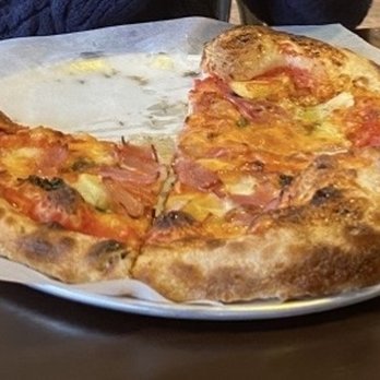 Edan Pizza - Hawaiian pizza (perfect for pineapple lovers) - Pizza Near Me - Portland, Oregon Edan Pizza - Hawaiian pizza (perfect for pineapple lovers) - Pizza Near Me - Portland, Oregon