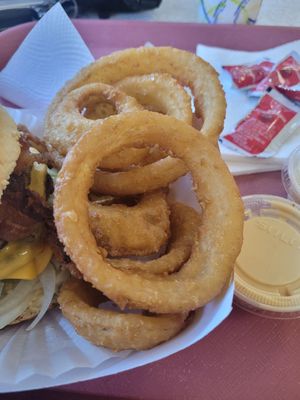 Cruiser's Drive-In by null