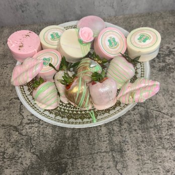 Consume and Confess - Custom cakes, dipped treats, charcuterie boxes and more - Custom Cakes Near Me