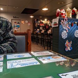 Sherrie's Restaurant - Festive interior