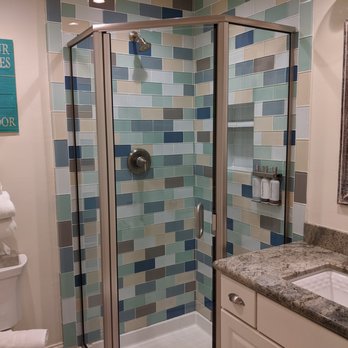 Ocean Palms Beach Resort - Bathroom and shower. - Hotels Near Me - Carlsbad, California Ocean Palms Beach Resort - Bathroom and shower. - Hotels Near Me - Carlsbad, California